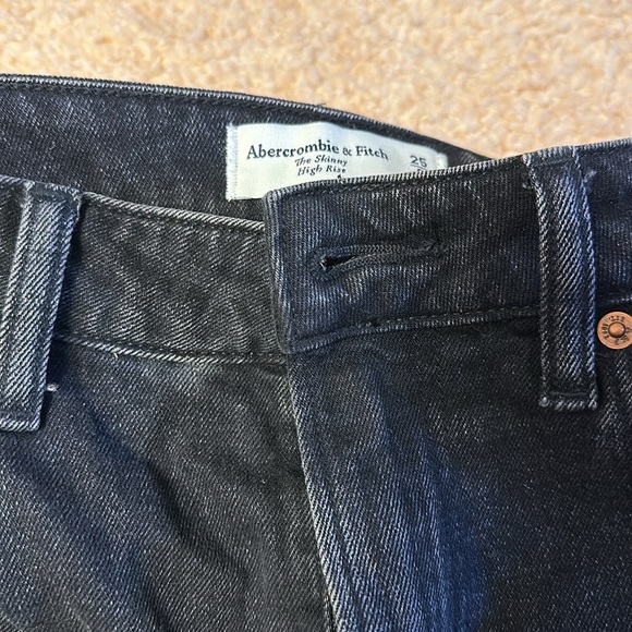 Abercrombie Curve Love Jeans - Picture 3 of 3